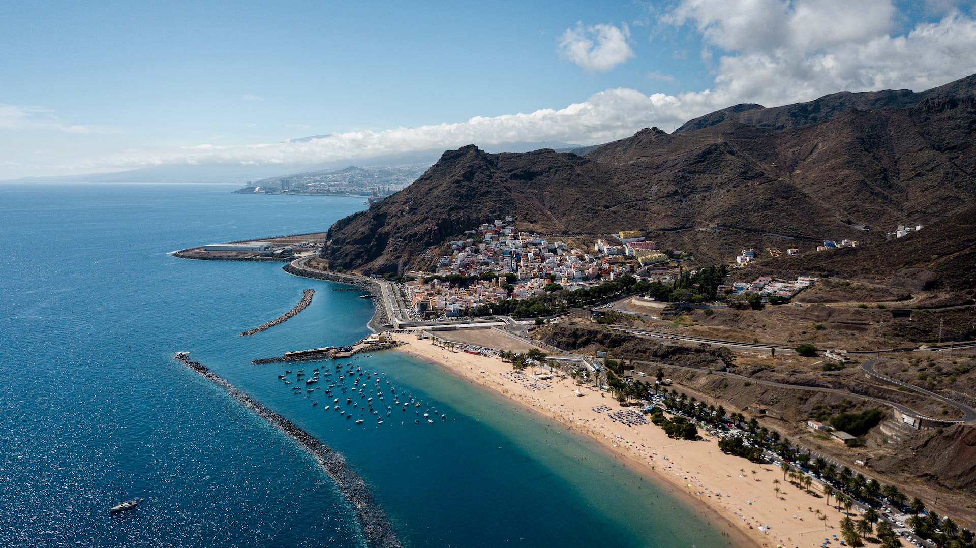 Vista aerea de la playa de San Andrés en Tenerife